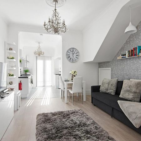 The Roost Group - Stylish Apartments Грейвсенд Екстериор снимка