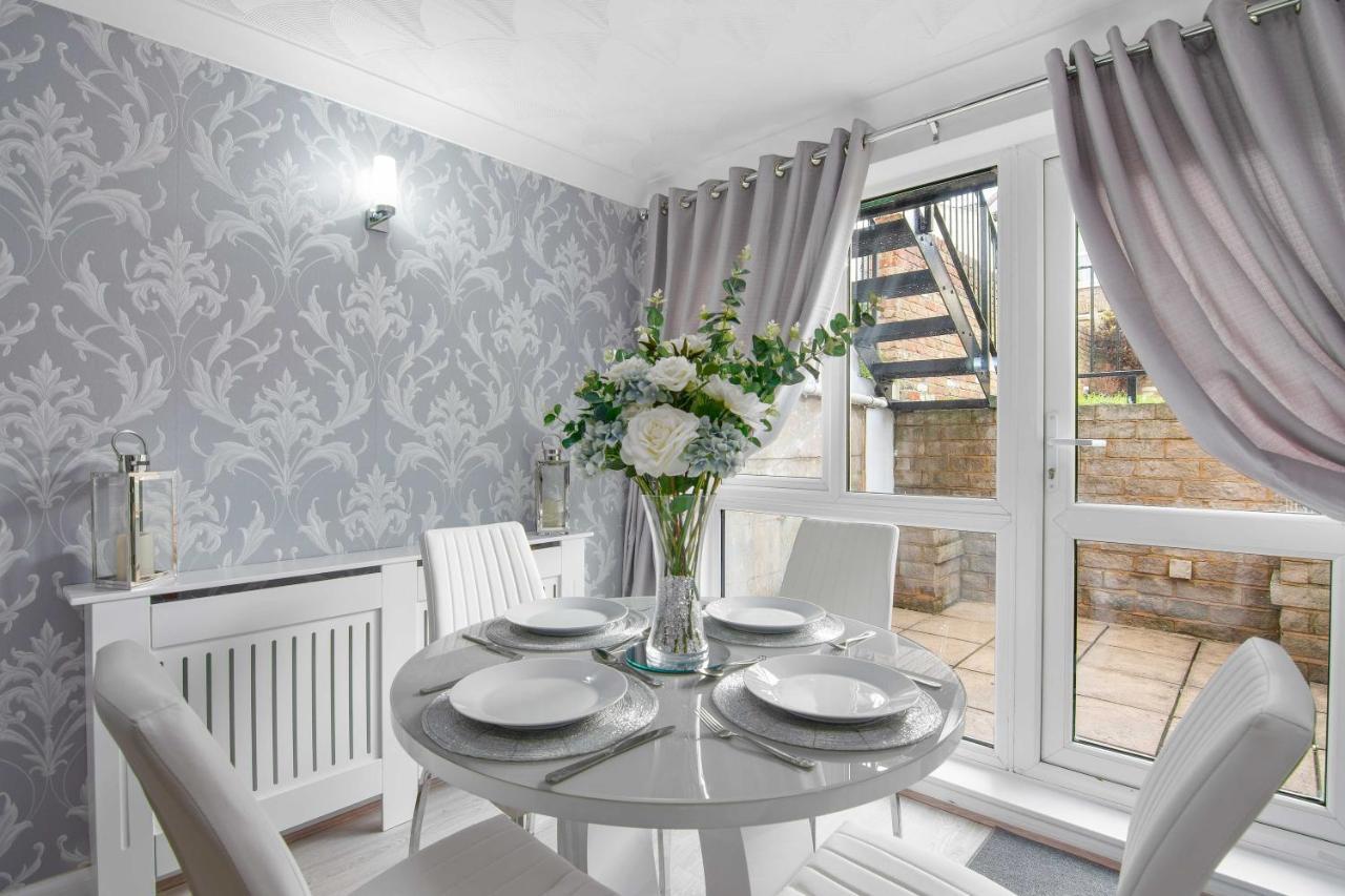 The Roost Group - Stylish Apartments Грейвсенд Екстериор снимка