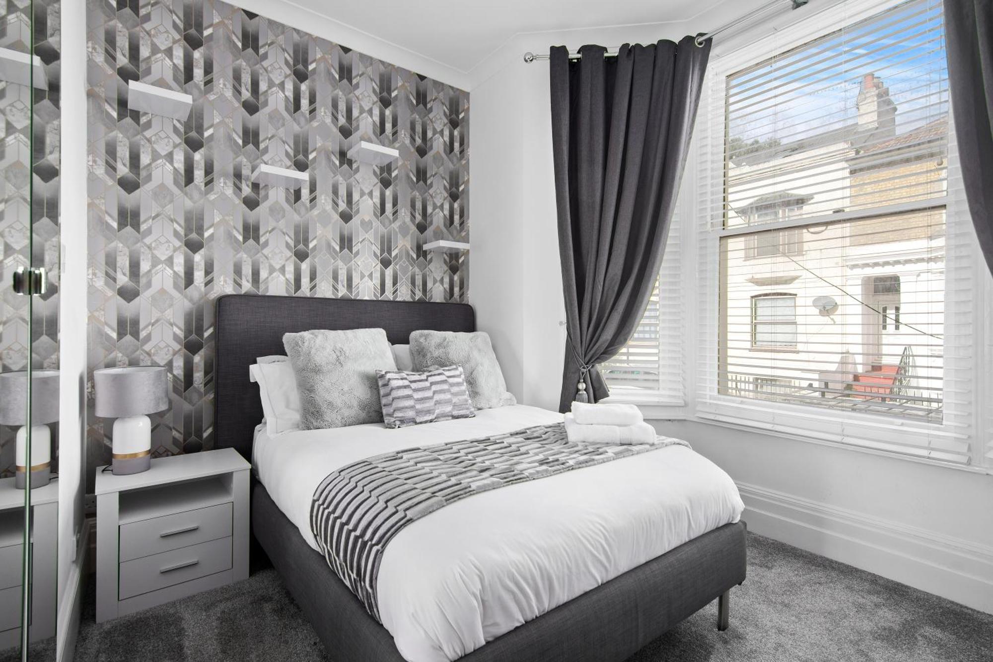 The Roost Group - Stylish Apartments Грейвсенд Стая снимка